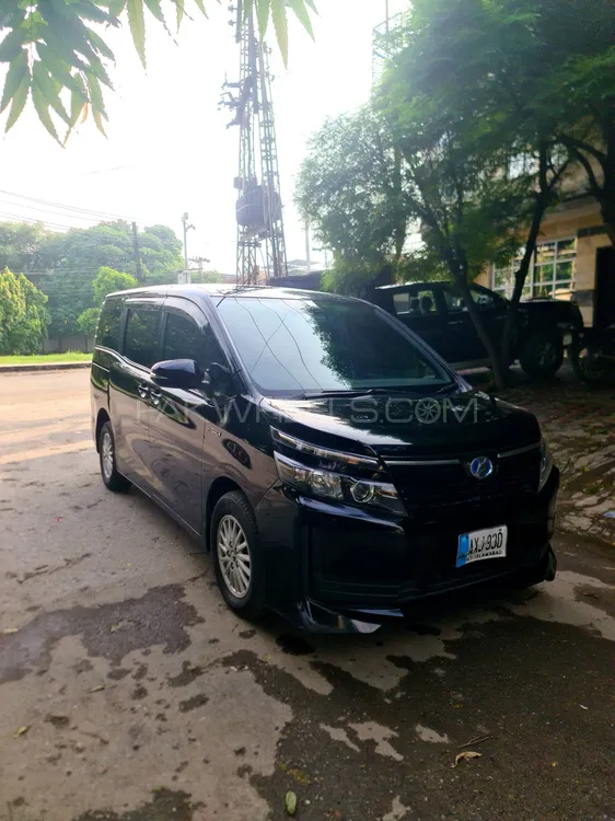 Toyota Voxy 2016 for Sale in Lahore Image-1