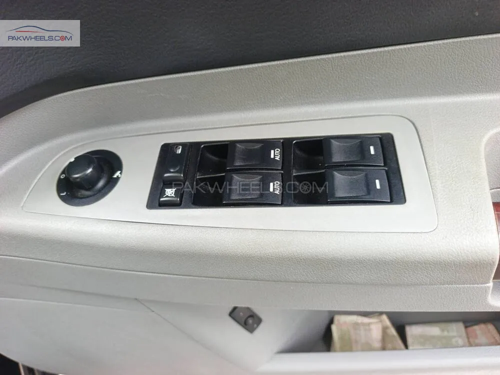 Chrysler 300 C 2006 for Sale in Lahore Chrysler 300 C 2006 for Sale in Lahore Image-16