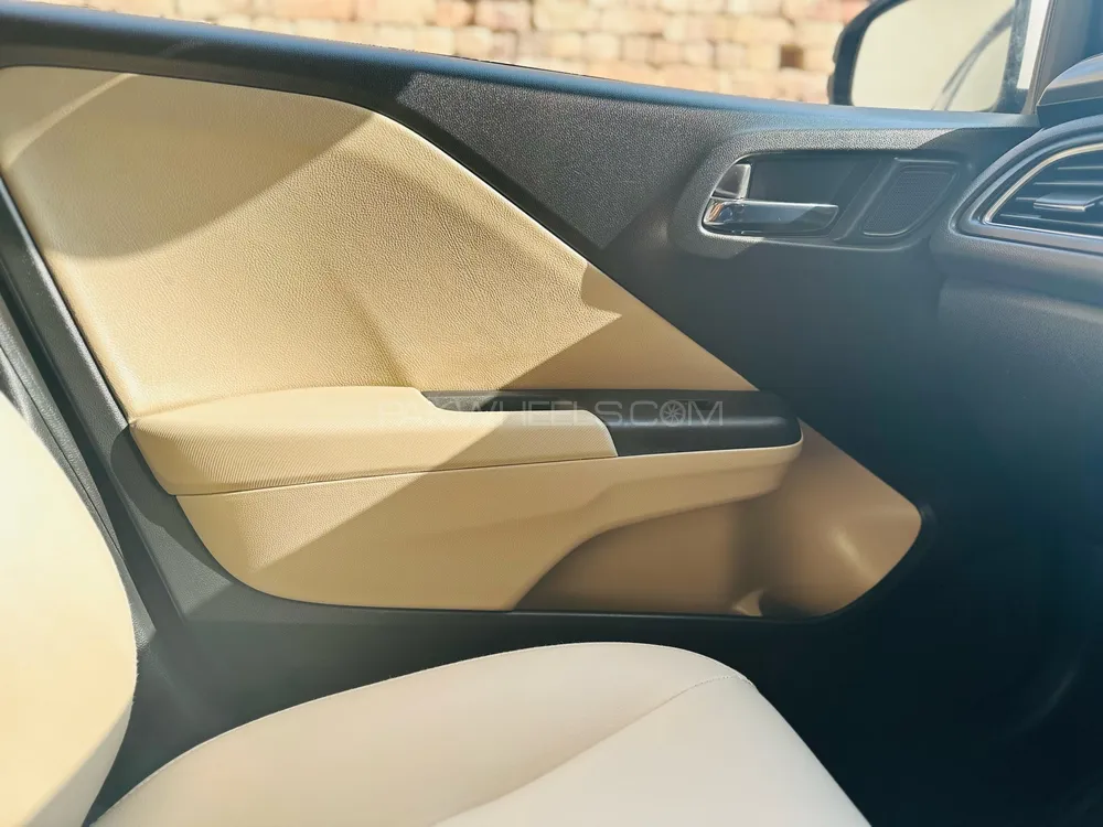 Honda City 2024 for Sale in Rahim Yar Khan Honda City 2024 for Sale in Rahim Yar Khan Image-6