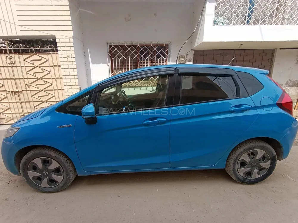 Honda Fit 2016 for Sale in Karachi Image-1
