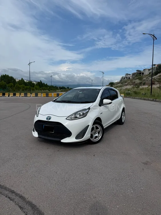Toyota Aqua 2017 for Sale in Islamabad Image-1