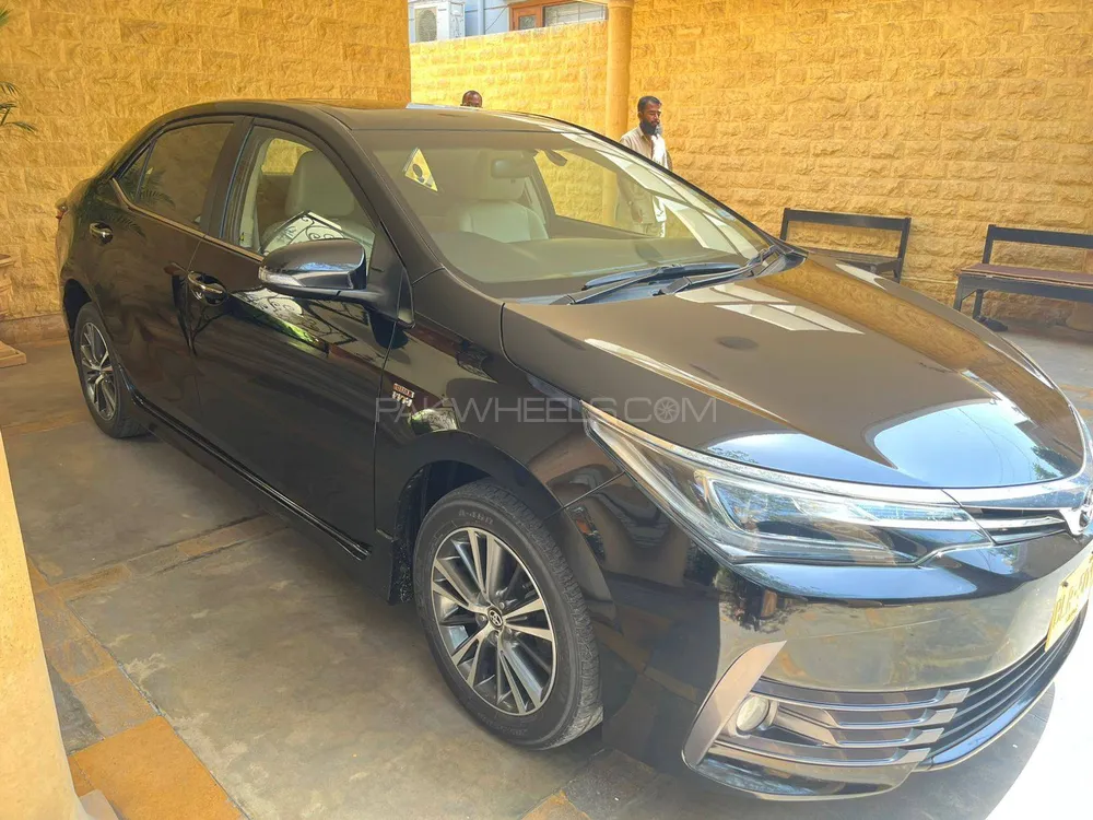 Toyota Corolla 2018 for Sale in Karachi Image-1