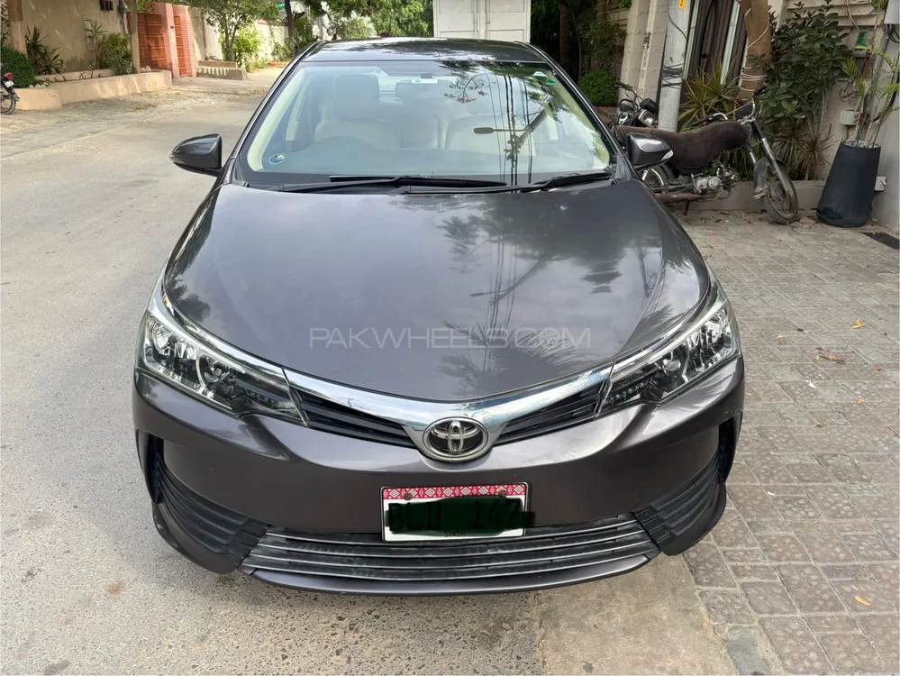 Toyota Corolla 2017 for Sale in Karachi Image-1