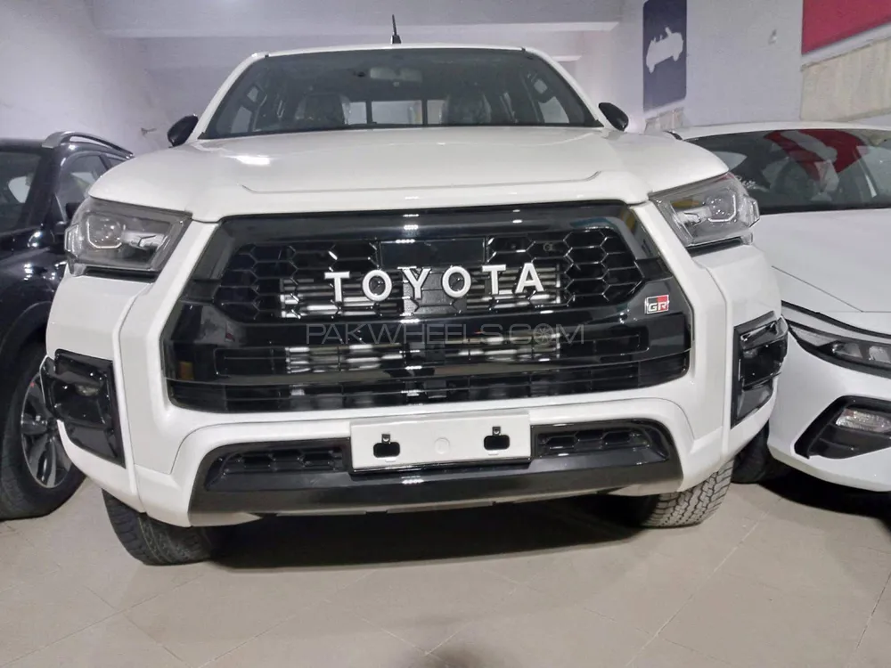 Toyota Hilux 2025 for Sale in Lahore Image-1