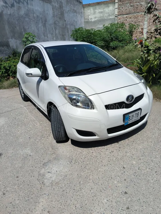 Toyota Vitz 2010 for Sale in Mardan Image-1