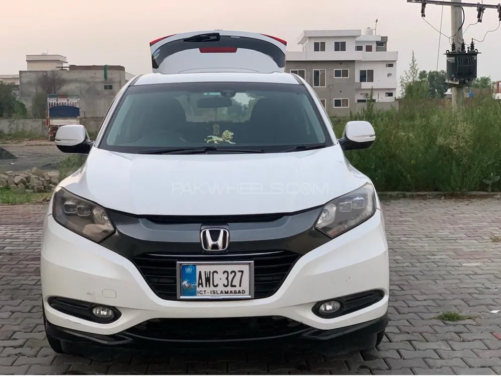 Honda Vezel 2015 for Sale in Mandi bahauddin Image-1