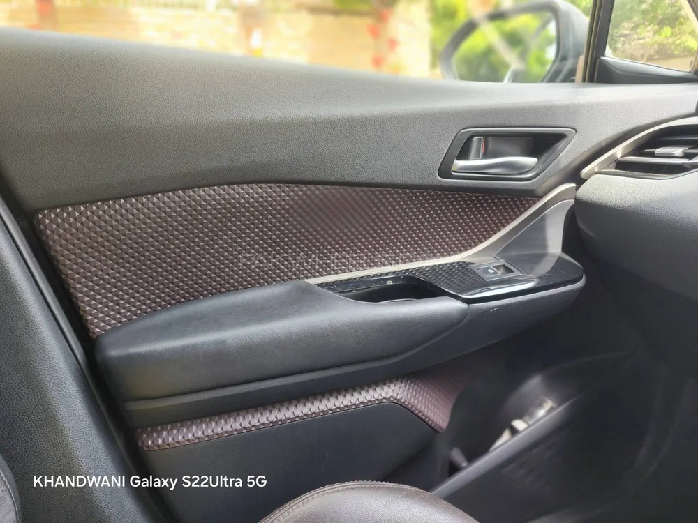 Toyota C-HR 2017 for Sale in Karachi Toyota C-HR 2017 for Sale in Karachi Image-18