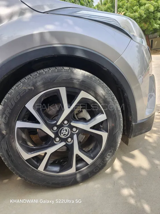 Toyota C-HR 2017 for Sale in Karachi Toyota C-HR 2017 for Sale in Karachi Image-4