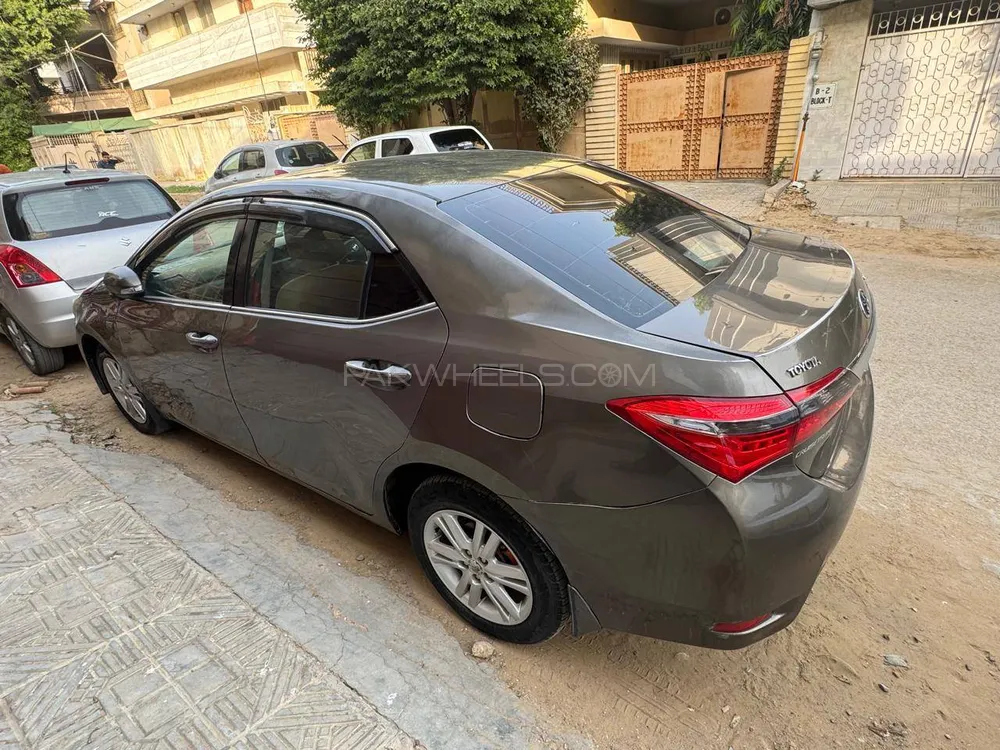 Toyota Corolla 2013 for Sale in Karachi Image-1