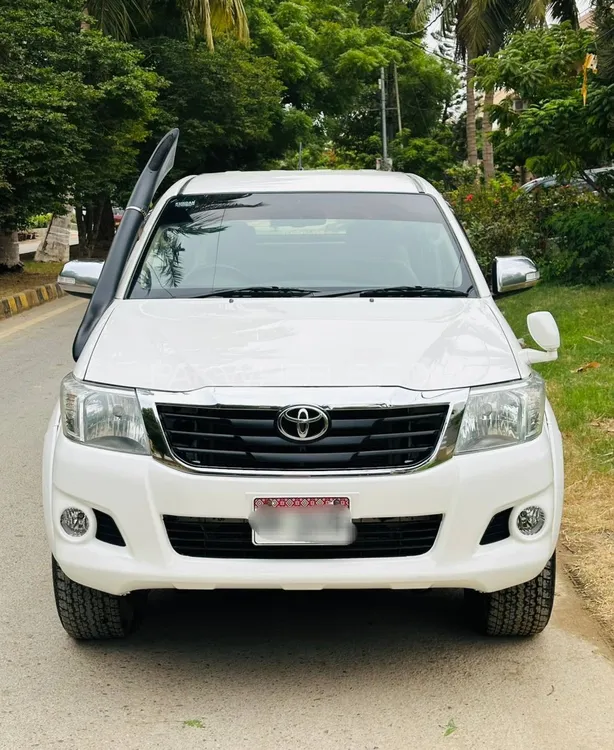 Toyota Hilux 2016 for Sale in Karachi Image-1