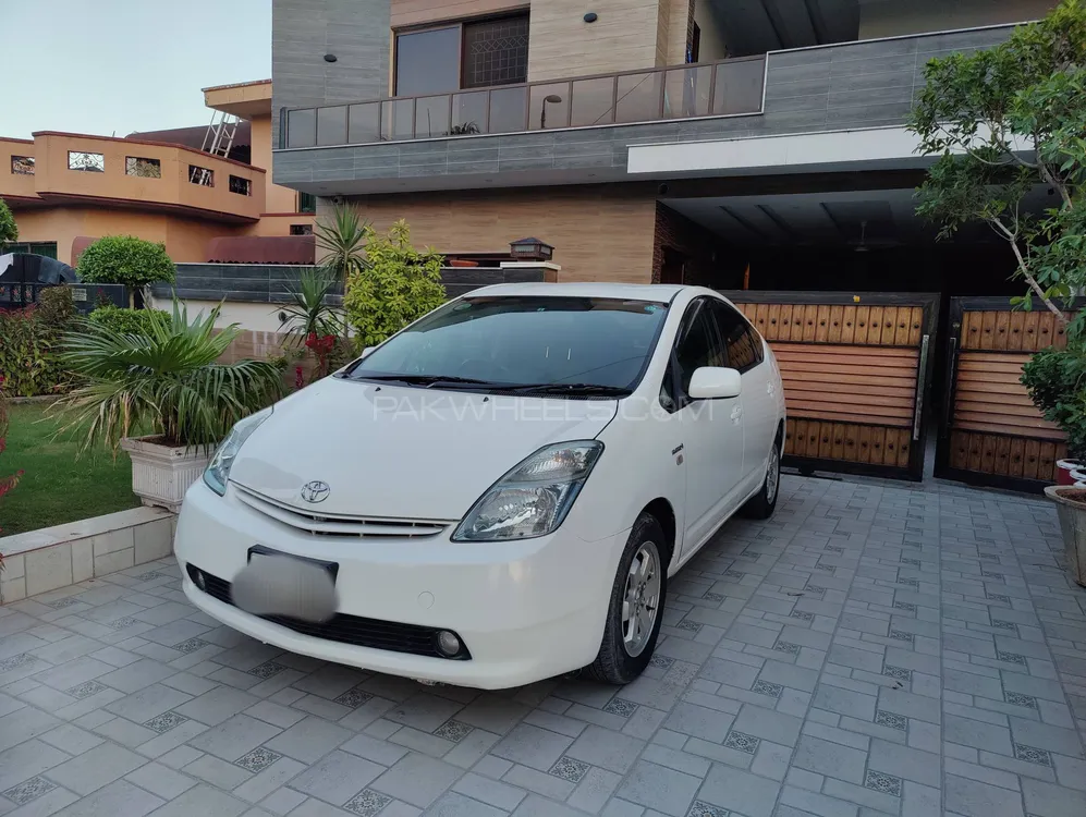 Toyota Prius 2010 for Sale in Islamabad Image-1