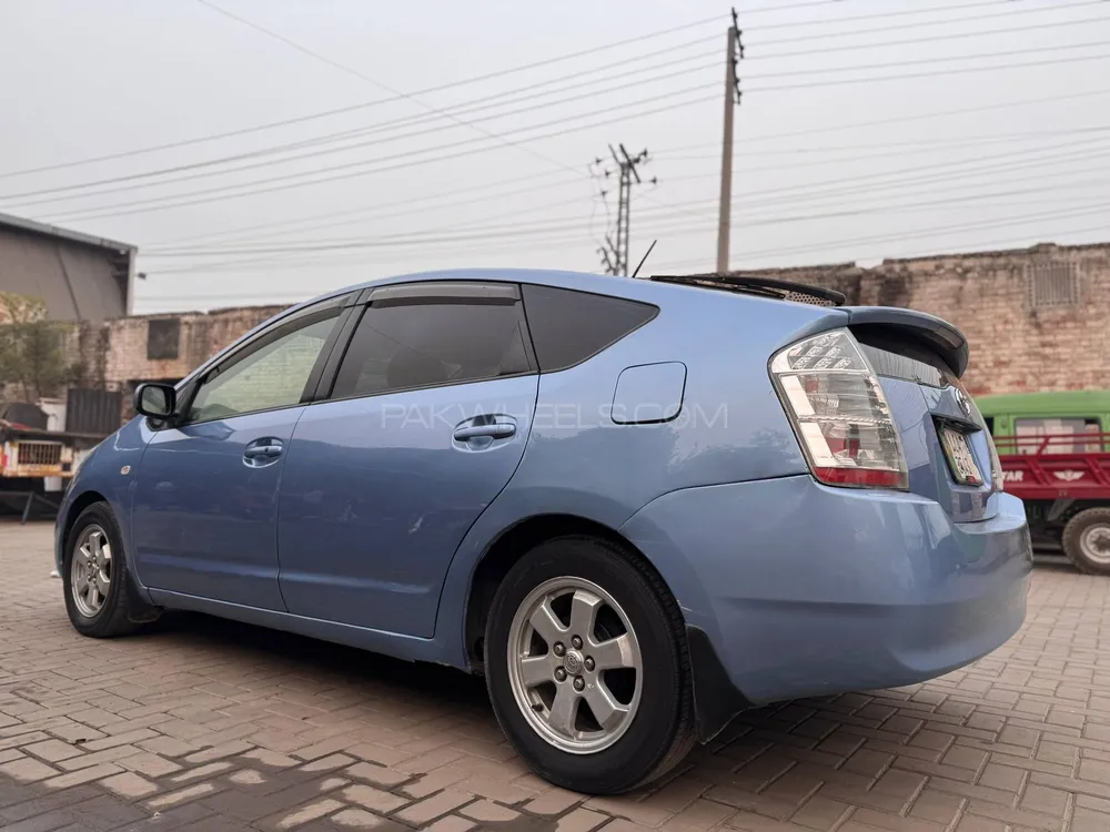 Toyota Prius 2007 for Sale in Lahore Image-1