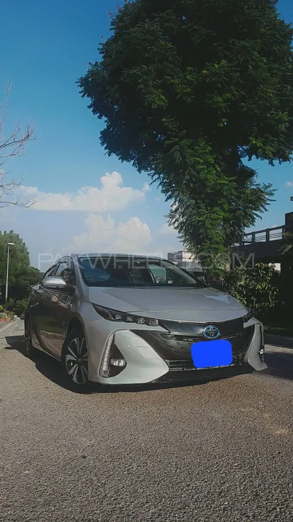 Toyota Prius 2018 for Sale in Islamabad Image-1