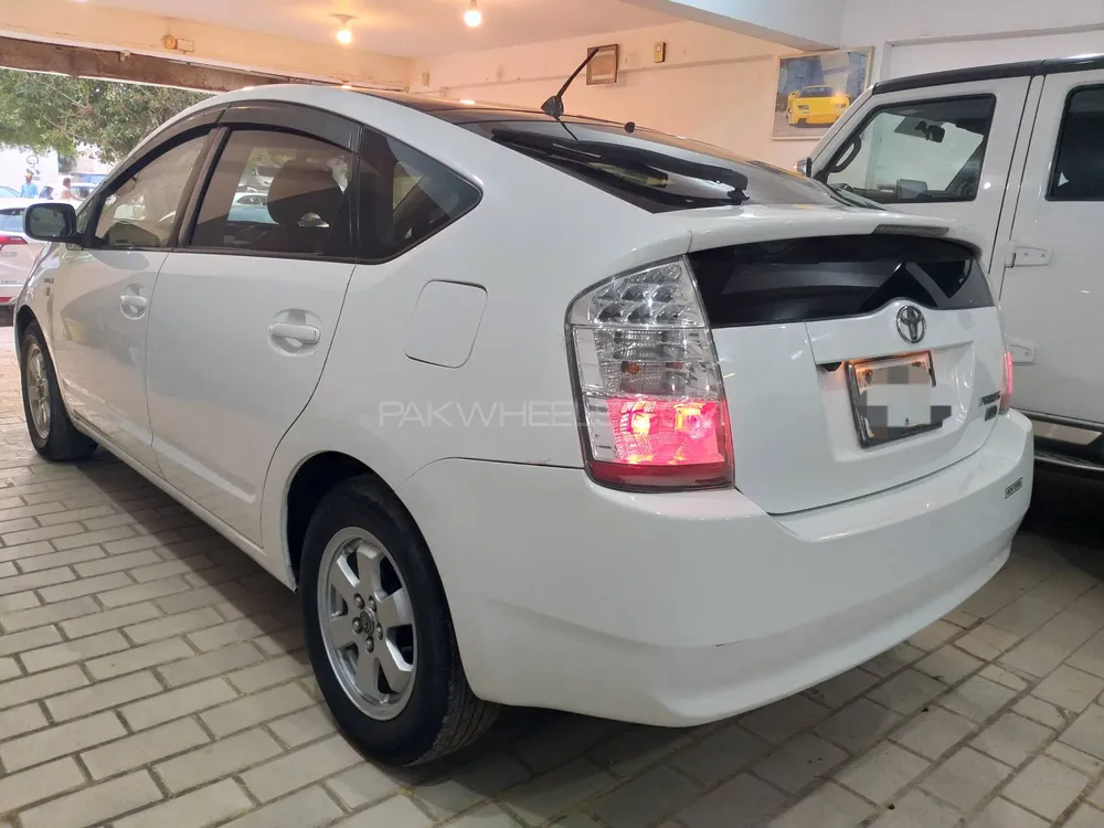Toyota Prius 2011 for Sale in Karachi Toyota Prius 2011 for Sale in Karachi Image-4