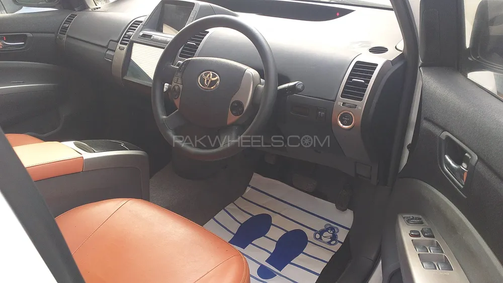 Toyota Prius 2011 for Sale in Karachi Toyota Prius 2011 for Sale in Karachi Image-7