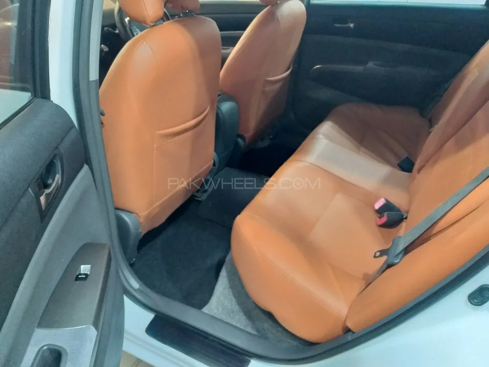 Toyota Prius 2011 for Sale in Karachi Toyota Prius 2011 for Sale in Karachi Image-14