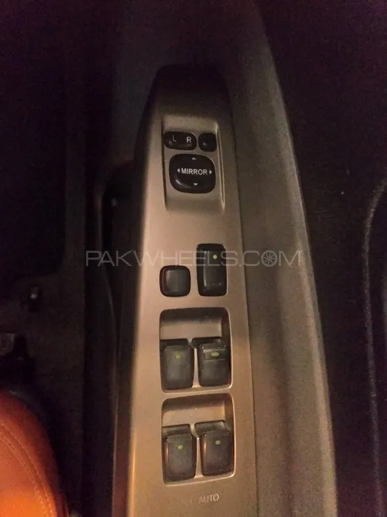 Toyota Prius 2011 for Sale in Karachi Toyota Prius 2011 for Sale in Karachi Image-11