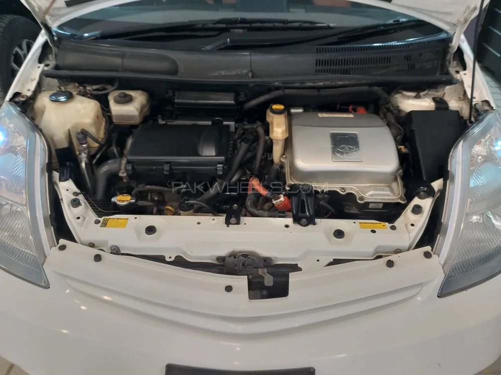 Toyota Prius 2011 for Sale in Karachi Toyota Prius 2011 for Sale in Karachi Image-16