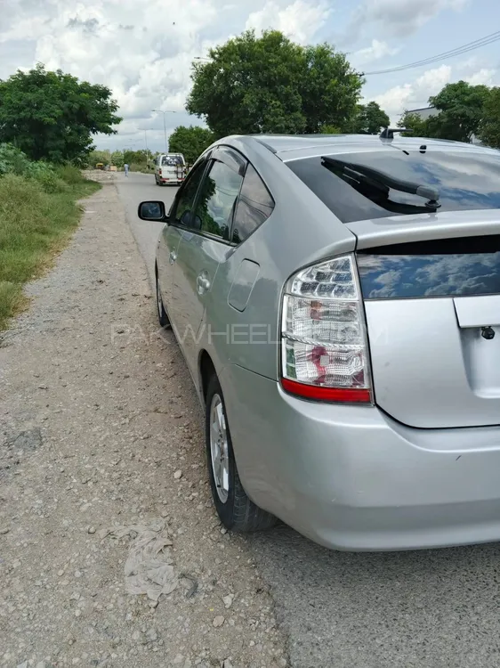 Toyota Prius 2011 for Sale in Islamabad Image-1