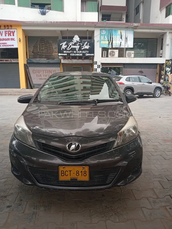 Toyota Vitz 2011 for Sale in Karachi Image-1