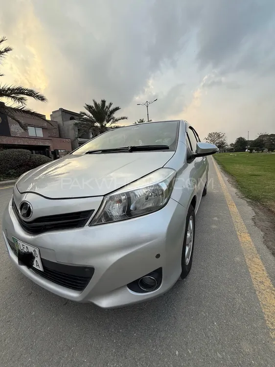 Toyota Vitz 2013 for Sale in Faisalabad Image-1
