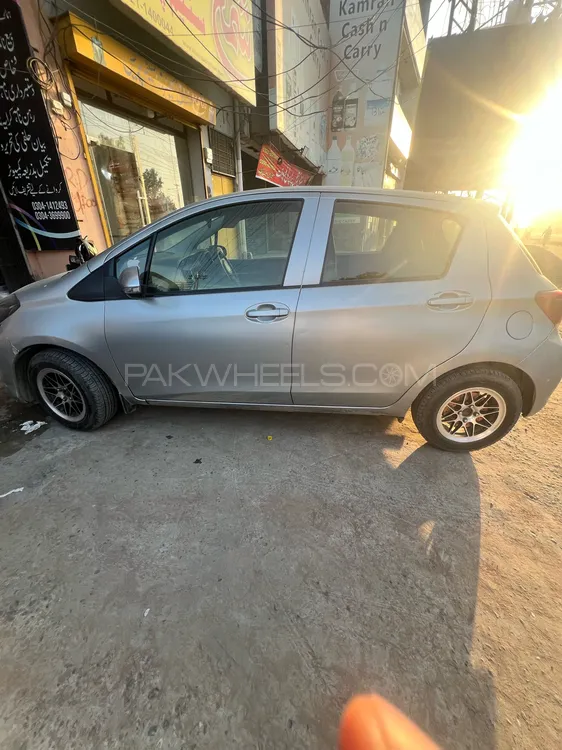 Toyota Vitz 2015 for Sale in Lahore Image-1
