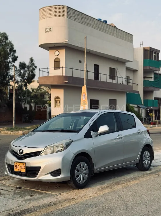 Toyota Vitz 2014 for Sale in Karachi Image-1
