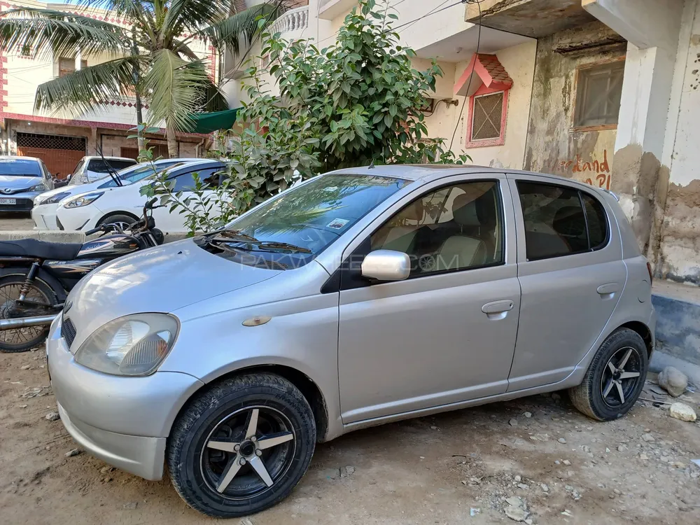 Toyota Vitz 2000 for Sale in Karachi Image-1