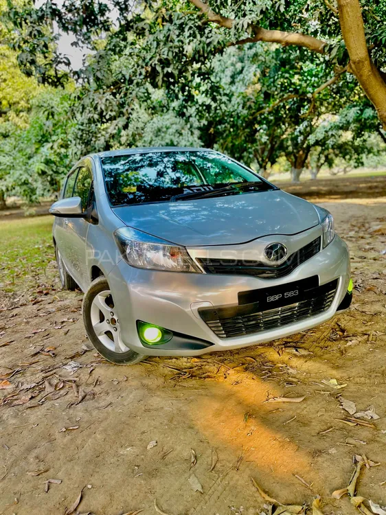 Toyota Vitz 2014 for Sale in Layyah Image-1