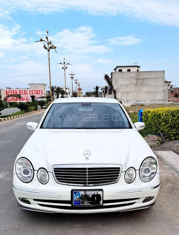 Mercedes Benz E Class Estate 2004 for Sale in Karachi Image-1