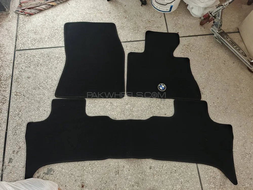 original BMW and Audi car floor mats available Image-1