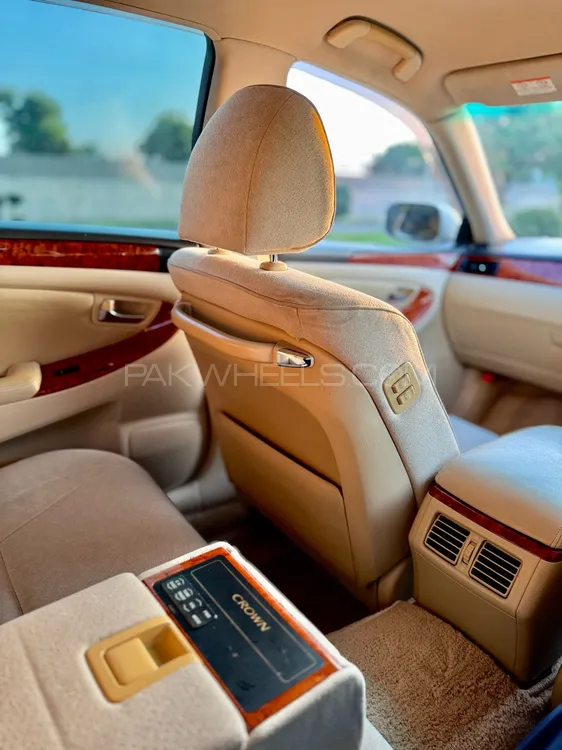 Toyota Crown 2005 for Sale in Lahore Toyota Crown 2005 for Sale in Lahore Image-9