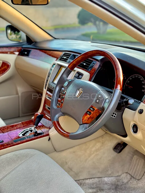 Toyota Crown 2005 for Sale in Lahore Toyota Crown 2005 for Sale in Lahore Image-19