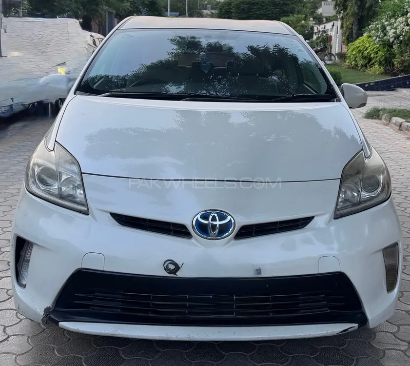Toyota Prius 2015 for Sale in Karachi Image-1