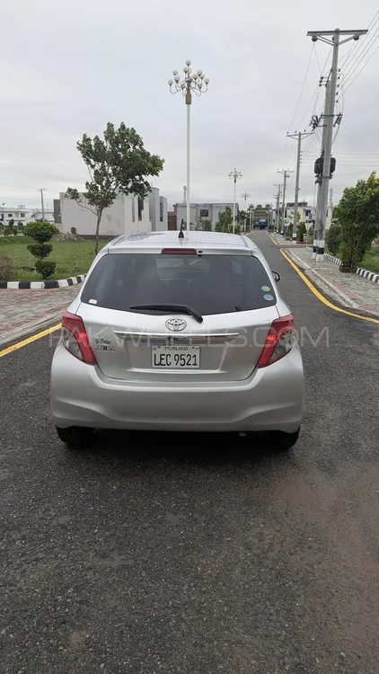 Toyota Vitz 2013 for Sale in Gujrat Image-1