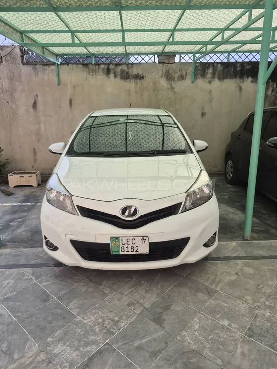 Toyota Vitz 2014 for Sale in Gujrat Image-1