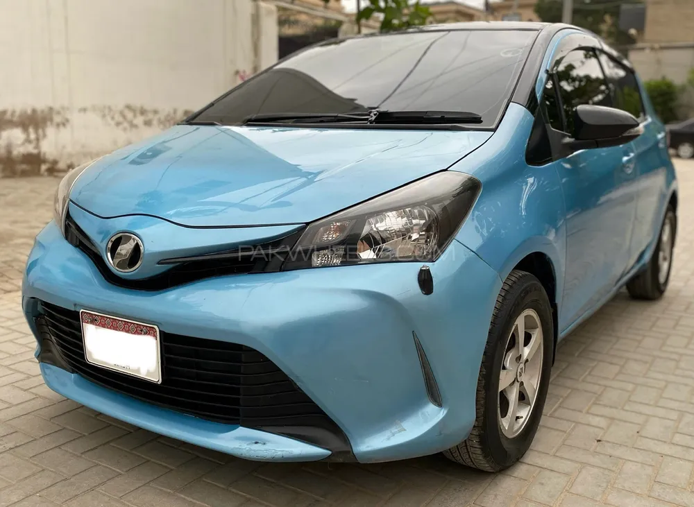 Toyota Vitz 2015 for Sale in Karachi Image-1