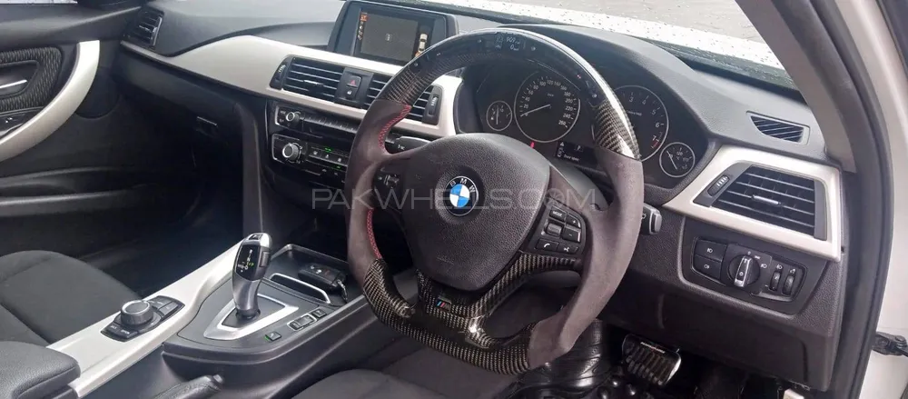 بی ایم ڈبلیو 3 سیریز 2017 for Sale in لاہور بی ایم ڈبلیو 3 سیریز 2017 for Sale in لاہور Image-8