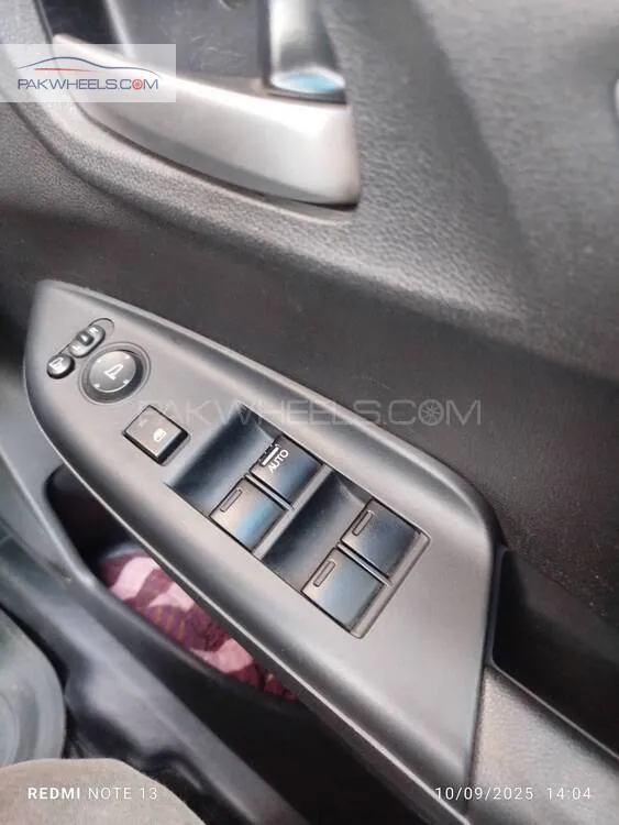 Honda Fit 2015 for Sale in Lahore Honda Fit 2015 for Sale in Lahore Image-12