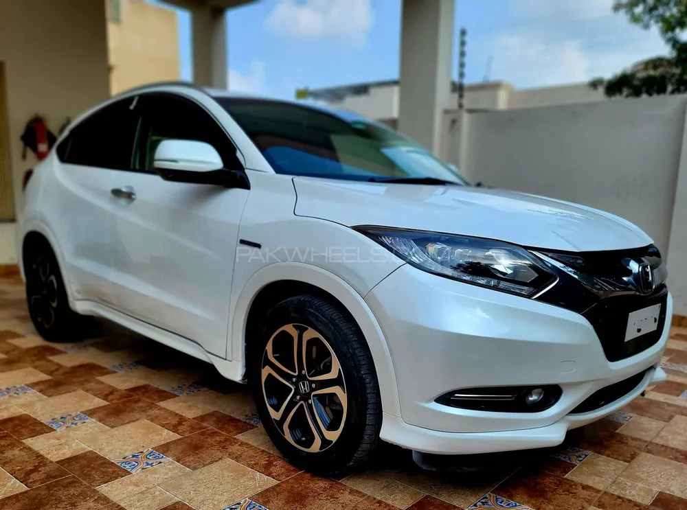 Honda Vezel 2015 for Sale in Lahore Image-1