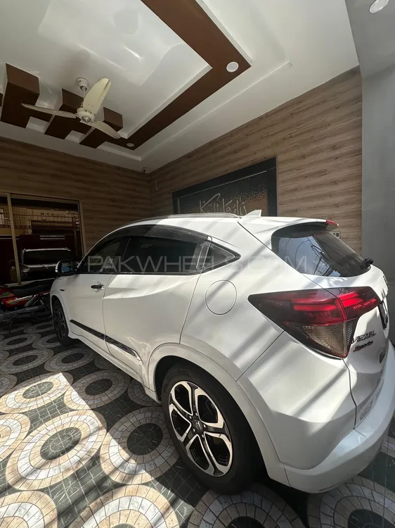Honda Vezel 2015 for Sale in Lahore Image-1