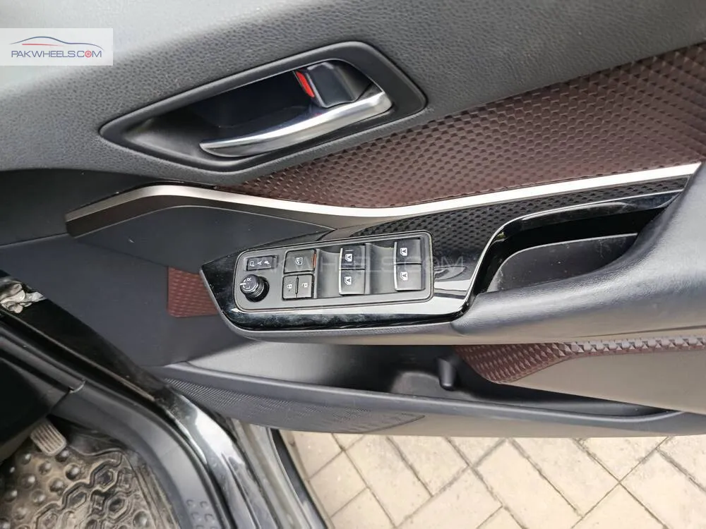 Toyota C-HR 2018 for Sale in Islamabad Toyota C-HR 2018 for Sale in Islamabad Image-12