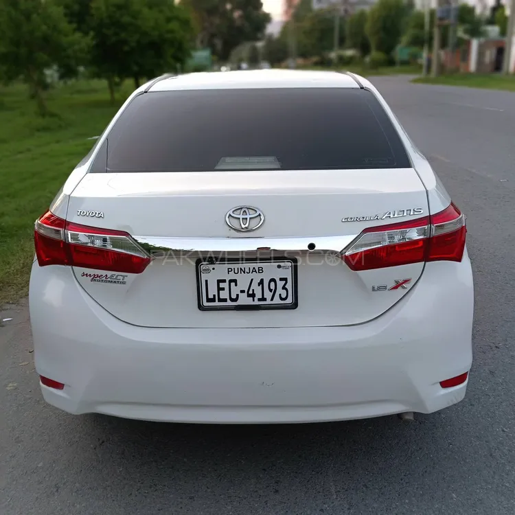 Toyota Corolla 2015 for Sale in Islamabad Image-1