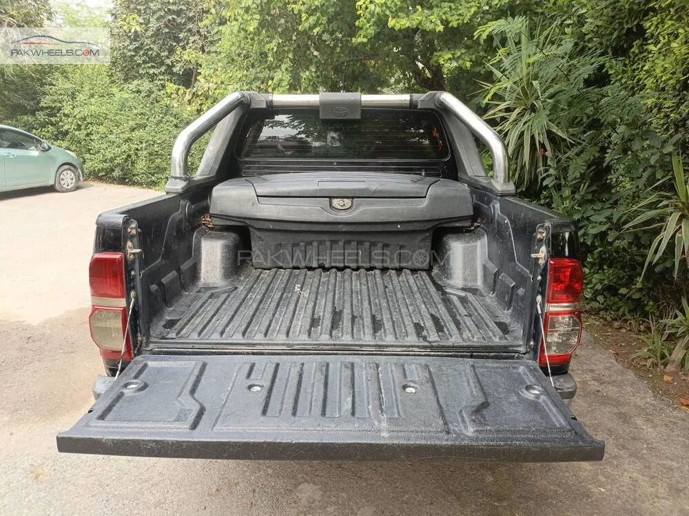 Toyota Hilux 2015 for Sale in Islamabad Toyota Hilux 2015 for Sale in Islamabad Image-8