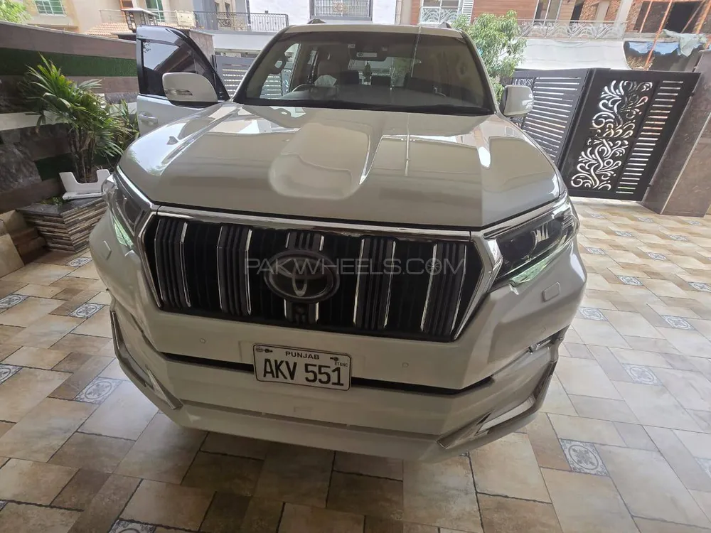 Toyota Land Cruiser 2017 for Sale in Lahore Image-1