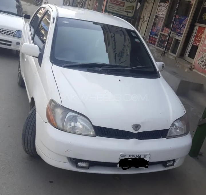 Toyota Platz 2000 for Sale in Lahore Image-1