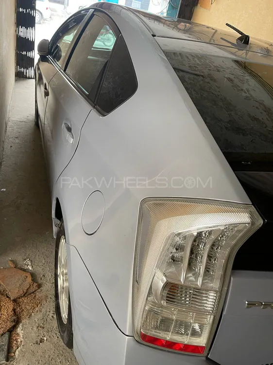 Toyota Prius 2013 for Sale in Sialkot Image-1