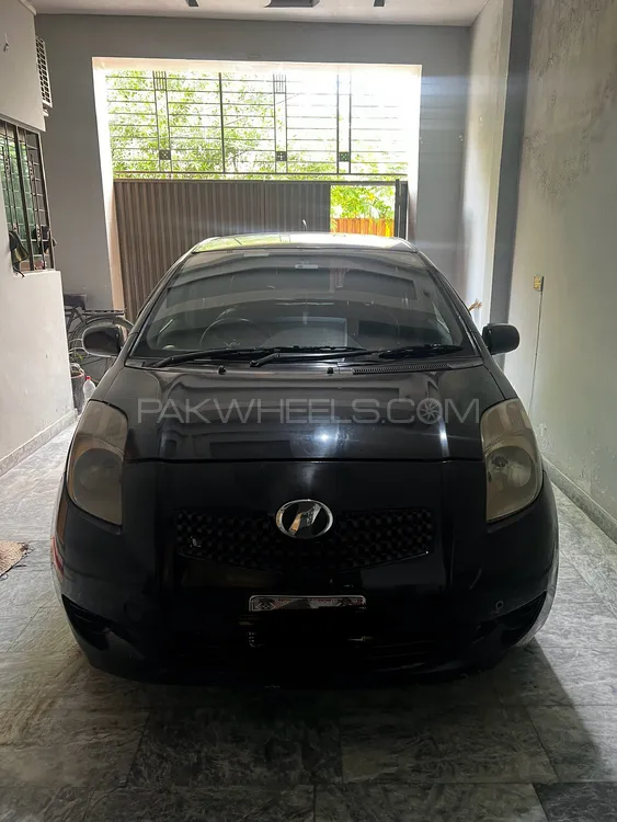 Toyota Vitz 2005 for Sale in Lahore Image-1