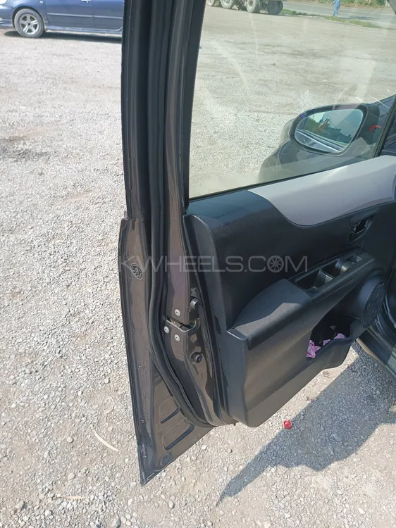 Toyota Vitz 2013 for Sale in Attock Image-1