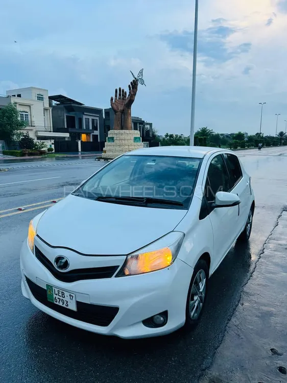 Toyota Vitz 2013 for Sale in Lahore Image-1